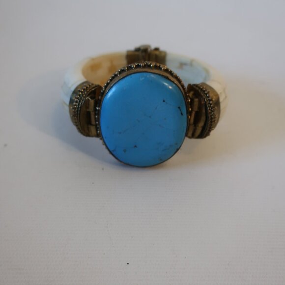Womens Shag Boutique Bone Bangle Cuff Bracelet W/Turq Stone - Picture 5 of 5